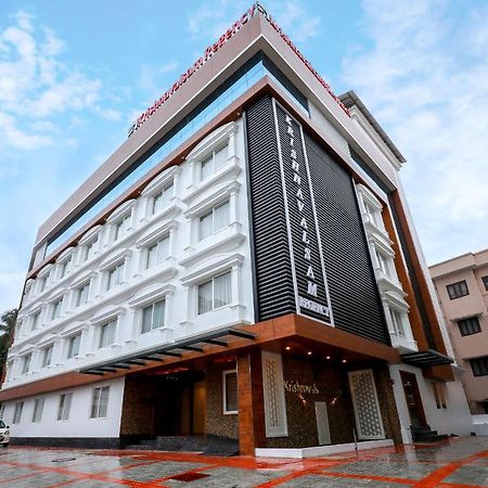 Hotel Krishnavalsam Regency Guruvāyūr Exterior foto